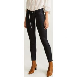 Mango - Jeansy Isa. Czarne jeansy damskie Mango. W wyprzedaży za 99,90 zł.