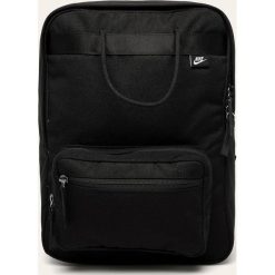 Nike Sportswear - Plecak. Różowe plecaki damskie Nike Sportswear, bez wzorów, z poliesteru. Za 189,90 zł.
