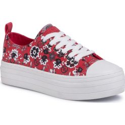Trampki GUESS - Brigs5 FL6BR5 FAP12 REDWH. Czerwone półbuty damskie Guess, na co dzień, z aplikacjami, z gumy, bez obcasa, na koturnie, bez zapięcia. W wyprzedaży za 319,00 zł.