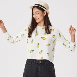 Bluza z nadrukiem allover - Kremowy. Białe bluzy damskie Sinsay, s, z nadrukiem, bez rękawów, bez kaptura. Za 49,99 zł.
