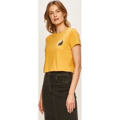 Volcom - T-shirt. Żółte bluzki damskie Volcom, s, z nadrukiem, z bawełny, z okrągłym kołnierzem. W wyprzedaży za 69,90 zł.
