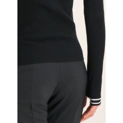 Sweter Hugo 50413899. Czarne swetry damskie HUGO, s, bez wzorów, z bawełny, klasyczne, bez rękawów, bez kaptura. W wyprzedaży za 299,00 zł.