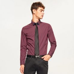 Koszula slim fit z mikroprintem - Bordowy. Czerwone koszule męskie slim marki Reserved, m. Za 69,99 zł.