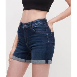 Jeansowe szorty -. Szorty damskie Reserved, bez wzorów, z jeansu. Za 69,99 zł.
