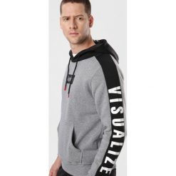 Szara Bluza Briffa. Szare bluzy męskie Born2be, xl, bez wzorów, bez kołnierzyka, bez rękawów, bez kaptura. Za 79,99 zł.