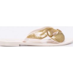 Melissa - Japonki Dorado. Żółte klapki damskie Melissa, bez wzorów, z materiału, bez obcasa, na obcasie. W wyprzedaży za 79,90 zł.