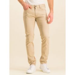 Spodnie materiałowe Emporio Armani 8N1J06 1N0LZ 0132. Brązowe spodnie męskie Emporio Armani, m, bez wzorów, z jeansu. W wyprzedaży za 399,00 zł.