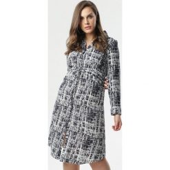 Granatowa Sukienka Najma. Niebieskie sukienki damskie Born2be, xl, bez wzorów, z wykładanym kołnierzem, z długim rękawem, długie, midi, koszulowe. Za 79,99 zł.
