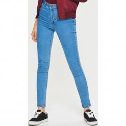 Jeansy HIGH WAIST - Niebieski. Niebieskie spodnie z wysokim stanem Cropp, z jeansu. Za 89,99 zł.