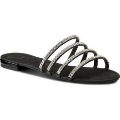 Klapki GUESS - Riley FLRIL1 PAF03 BLACK. Czarne klapki damskie marki Guess, z aplikacjami, ze skóry ekologicznej, na obcasie. W wyprzedaży za 219,00 zł.
