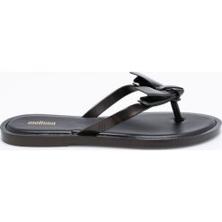 Melissa - Japonki Comfy. Zielone klapki damskie Melissa, bez wzorów, z gumy, bez obcasa, na obcasie. W wyprzedaży za 139,90 zł.