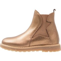 Unisa NEVADA Botki metal old gold. Żółte buty zimowe damskie Unisa, z materiału. W wyprzedaży za 279,30 zł.