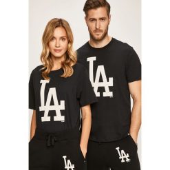 47brand - T-shirt. Czarne bluzki damskie 47brand, s, z nadrukiem, z bawełny, z okrągłym kołnierzem. W wyprzedaży za 79,90 zł.