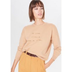 Lekki sweter z haftem - Beżowy. Brązowe swetry damskie Mohito, xl, z haftami, bez rękawów, bez kaptura. W wyprzedaży za 59,99 zł.