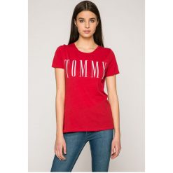 Tommy Jeans - Top. Szare topy damskie marki Tommy Jeans, s, z nadrukiem, z bawełny, z okrągłym kołnierzem. W wyprzedaży za 99,90 zł.
