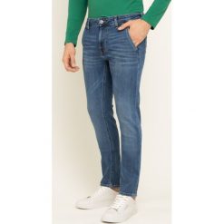 Jeansy Skinny Fit Guess M01A81 D3YD2. Niebieskie jeansy męskie Guess, m, z aplikacjami. W wyprzedaży za 239,00 zł.