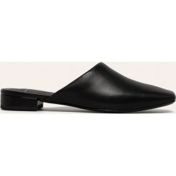 Vagabond - Klapki skórzane Layla. Czarne klapki damskie Vagabond, bez wzorów, ze skóry, bez obcasa, na obcasie. Za 379,90 zł.