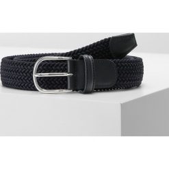 Anderson's STRECH BELT Pasek pleciony navy. Niebieskie paski męskie Anderson's, w paski, z materiału. Za 379,00 zł.