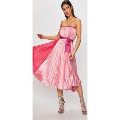 Pinko - Sukienka. Czerwone sukienki damskie Pinko, na co dzień, w paski, z poliesteru, casualowe, z włoskim kołnierzykiem, bez rękawów, midi, rozkloszowane. W wyprzedaży za 999,90 zł.