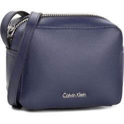 Listonoszki damskie: Torebka CALVIN KLEIN BLACK LABEL – Ck Zone Small Crossbody K60K603975 902
