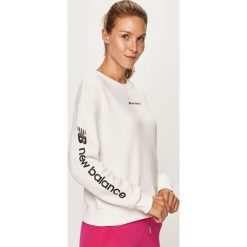 New Balance - Bluza. Białe bluzy damskie New Balance, s, z nadrukiem, z elastanu, bez rękawów, bez kaptura. Za 229,90 zł.
