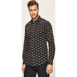 Only & Sons - Koszula. Czarne koszule męskie Only & Sons, s, bez wzorów, z elastanu, klasyczne, z klasycznym kołnierzykiem, z długim rękawem. W wyprzedaży za 69,90 zł.
