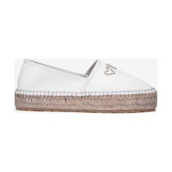 Love Moschino Espadryle Biały. Białe espadryle damskie Love Moschino, z aplikacjami, ze skóry, bez obcasa. Za 728,95 zł.