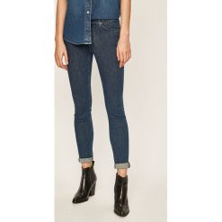 Lee - Jeansy Scarlett. Niebieskie jeansy damskie Lee, l, bez wzorów, z elastanu. W wyprzedaży za 229,90 zł.