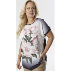 Czarno-Różowa Bluzka Echotina. Czarne bluzki damskie Born2be, xl, z nadrukiem, z jeansu, bez kołnierzyka, z krótkim rękawem. Za 59,99 zł.