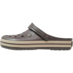 Crocs CROCBAND UNISEX Sandały kąpielowe espresso/khaki. Pomarańczowe sandały damskie Crocs, z tworzywa sztucznego, na wysokim obcasie. Za 199,00 zł.