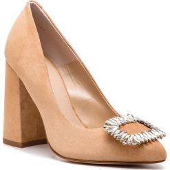 Półbuty SOLO FEMME - 14156-8A-I57/000-04-00 Beż. Brązowe półbuty damskie Solo Femme, z aplikacjami, ze skóry, eleganckie, bez obcasa, na obcasie, bez zapięcia. W wyprzedaży za 259,00 zł.