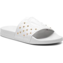 Klapki VERSACE JEANS - E0VTBSQ4 70963 003. Białe klapki damskie Versace Jeans, bez wzorów, z jeansu, bez obcasa. W wyprzedaży za 219,00 zł.