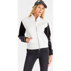 BLUZA EMPORIO ARMANI. Szare bluzy damskie Emporio Armani, z haftami, z materiału, bez rękawów, bez kaptura. Za 677,40 zł.
