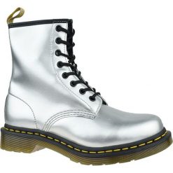 Dr. Martens Dr. Martens Vegan 1460 24865040 40 Srebrne. Szare buty trekkingowe damskie Dr. Martens. W wyprzedaży za 549,99 zł.