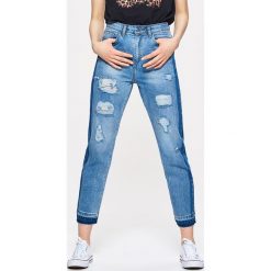 Boyfriendy damskie: Mom jeans z przetarciami - Niebieski