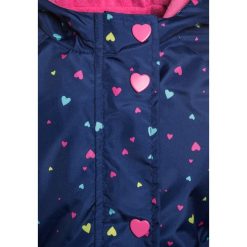 Mothercare HEART LINED MAC BABY Kurtka przeciwdeszczowa navy. Niebieskie kurtki dziewczęce przeciwdeszczowe marki mothercare, z materiału. Za 129,00 zł.