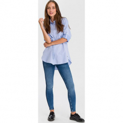 Dżinsy "Giselle - Super Skinny fit - w kolorze niebieskim. Niebieskie rurki damskie marki Cross Jeans, z aplikacjami. W wyprzedaży za 136,95 zł.