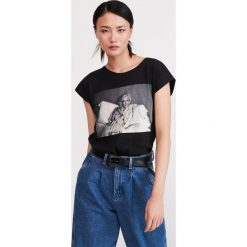 T-shirt Marilyn Monroe - Czarny. Czarne t-shirty damskie Reserved, s, bez wzorów, bez kołnierzyka. Za 39,99 zł.