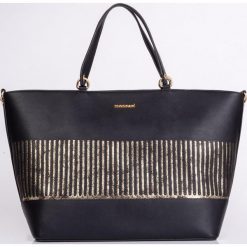 Torebka damska Monnari shopper w paski czarna. Czarne torby damskie na zakupy Estetino, w paski, eleganckie, bez dodatków. Za 129,00 zł.