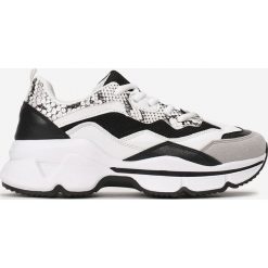 Biało-Czarne Wężowe Sneakersy Hot Snow. Białe sneakersy damskie Born2be, ze skóry. Za 99,99 zł.