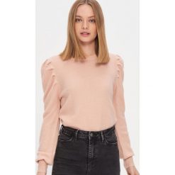 Sweter z bufiastymi rękawami - Różowy. Różowe swetry damskie House, s, bez wzorów, bez rękawów, bez kaptura. W wyprzedaży za 29,99 zł.