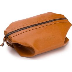 Elegancka skórzana kosmetyczka męska SOLIER j.brązowa - jasny brązowy. Pomarańczowe kosmetyczki męskie Solier, bez wzorów, ze skóry, eleganckie. Za 159,99 zł.