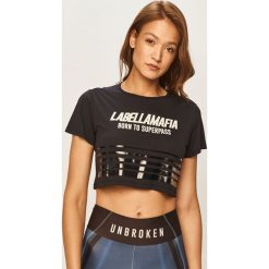 LaBellaMafia - T-shirt. Czarne topy damskie LABELLAMAFIA, m, z nadrukiem, z dzianiny, z krótkim rękawem. Za 99,90 zł.