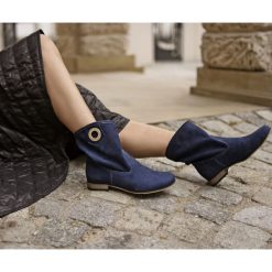 Wsuwane nubukowe botki za kostkę - skóra naturalna - model 270 - kolor granat nubuk. Botki damskie Zapato, ze skóry, klasyczne, za kostkę, bez obcasa, bez zapięcia. W wyprzedaży za 299,25 zł.