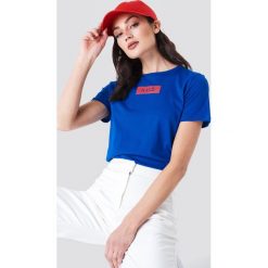NA-KD T-shirt NA-KD Logo - Blue. Niebieskie t-shirty damskie NA-KD, z klasycznym kołnierzykiem. W wyprzedaży za 42,67 zł.