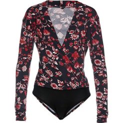 Body shirtowe z modalu bonprix czarno-czerwono-pomarańczowy. Czarne koszulki damskie bonprix, bez wzorów, bez kołnierzyka, bez rękawów. Za 44,99 zł.