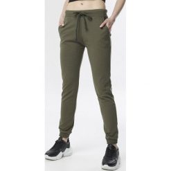 Khaki Spodnie Dresowe Delalei. Brązowe spodnie damskie Born2be, s, z dzianiny. Za 69,99 zł.
