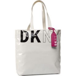 Torebka DKNY - Zoe-Tote R01AEH41 Wht/Black WHB. Białe torebki klasyczne damskie DKNY, bez wzorów, z tworzywa sztucznego, klasyczne, bez dodatków. Za 719,00 zł.