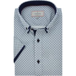 Męska Koszula Victorio, Krótki Rękaw, SLIM-FIT, Niebieski Wzór KSKWVCTO328. Niebieskie koszule męskie Victorio, m, bez wzorów, z bawełny, eleganckie, bez kołnierzyka, z krótkim rękawem. Za 129,00 zł.