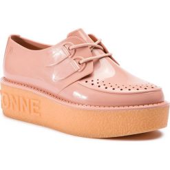 Półbuty MELISSA - Crepper + A La Garconn 32483 Pink/Beige 51430. Różowe półbuty damskie Melissa, bez wzorów, z tworzywa sztucznego, bez obcasa, na koturnie, bez zapięcia. W wyprzedaży za 339,00 zł.